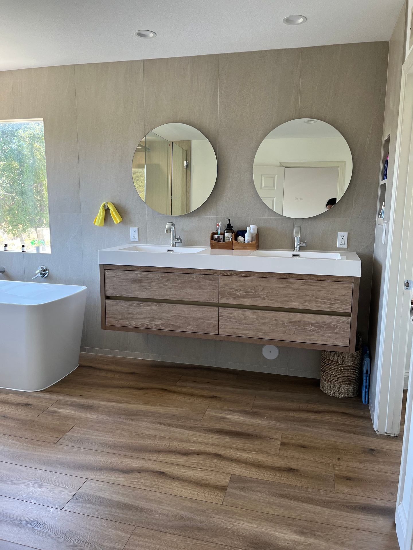 Spotless residential bathroom professionally cleaned by Simply Cleaning Pro, featuring a gleaming white sink, polished mirrors, sanitized countertops, and a fresh, disinfected toilet—showcasing premium home cleaning services in Ventura County.